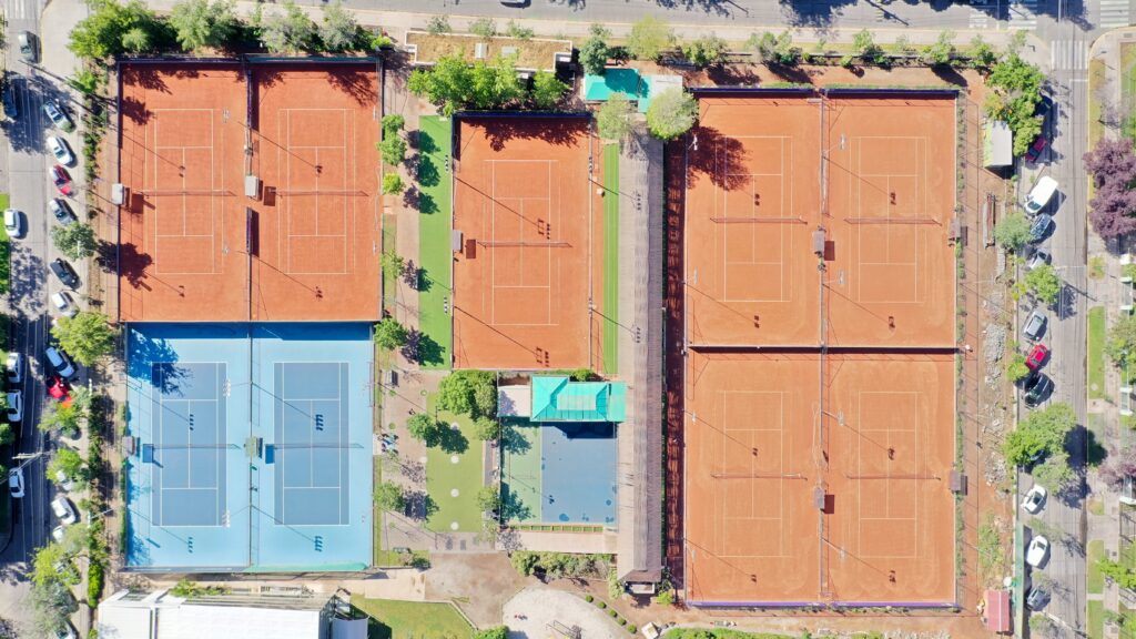 Revisa las mejores opciones para jugar tenis en Santiago