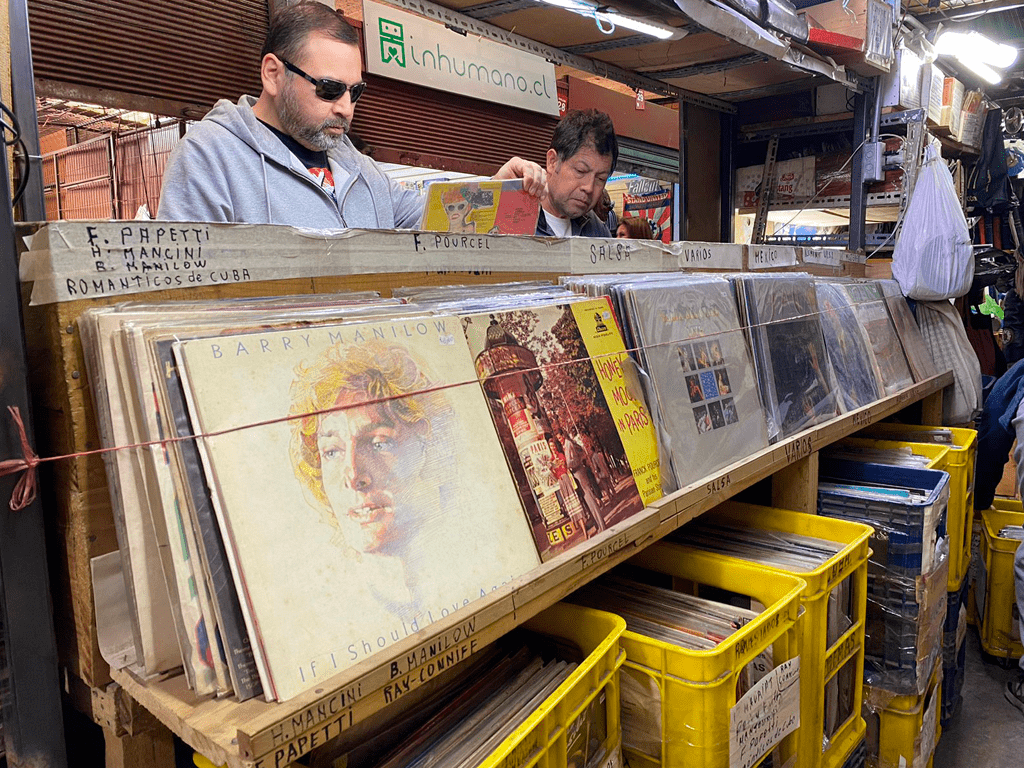 El lugares más grande para comprar vinilos en el Persa Bío Bío