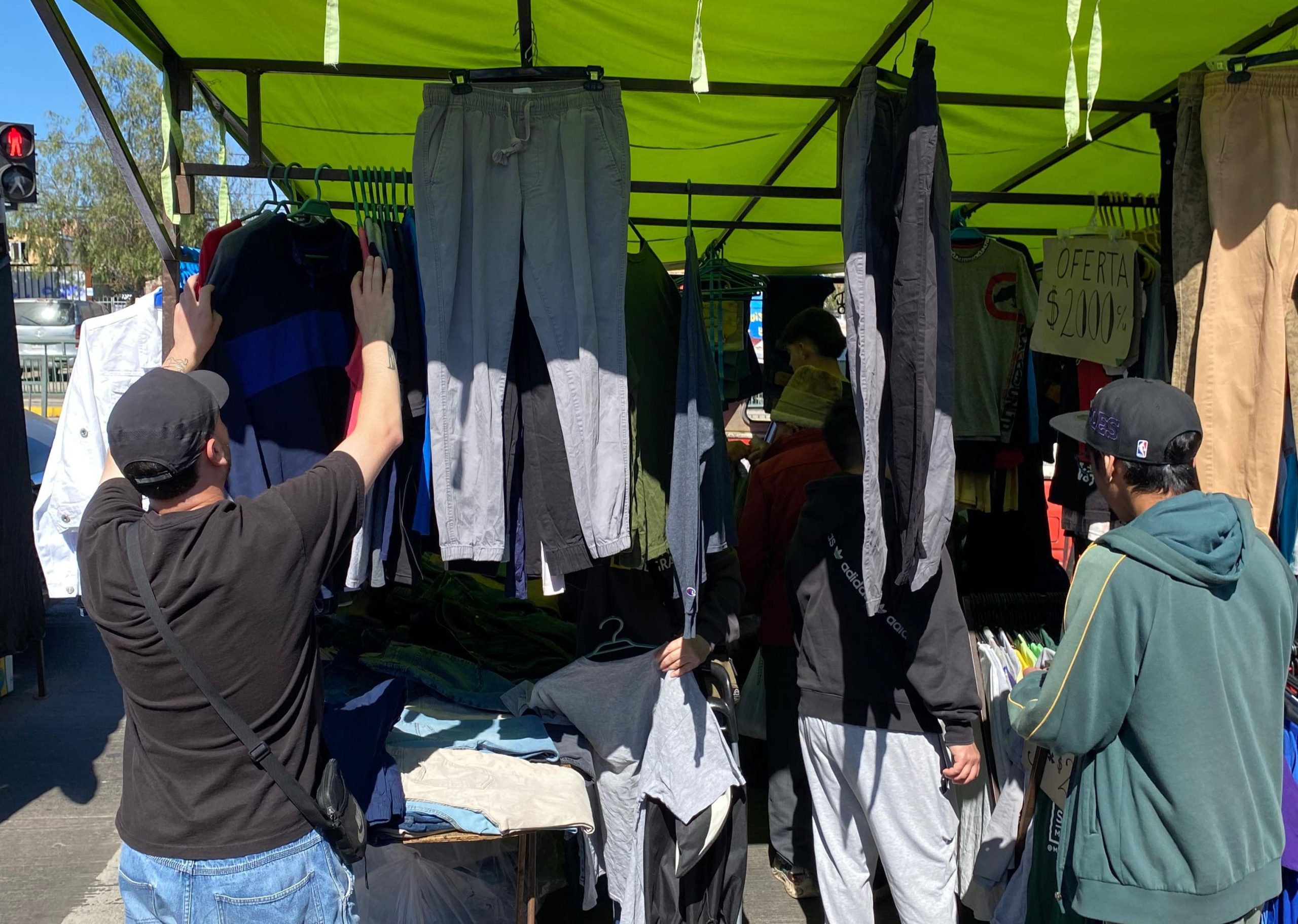 Las ferias para comprar ropa en Santiago