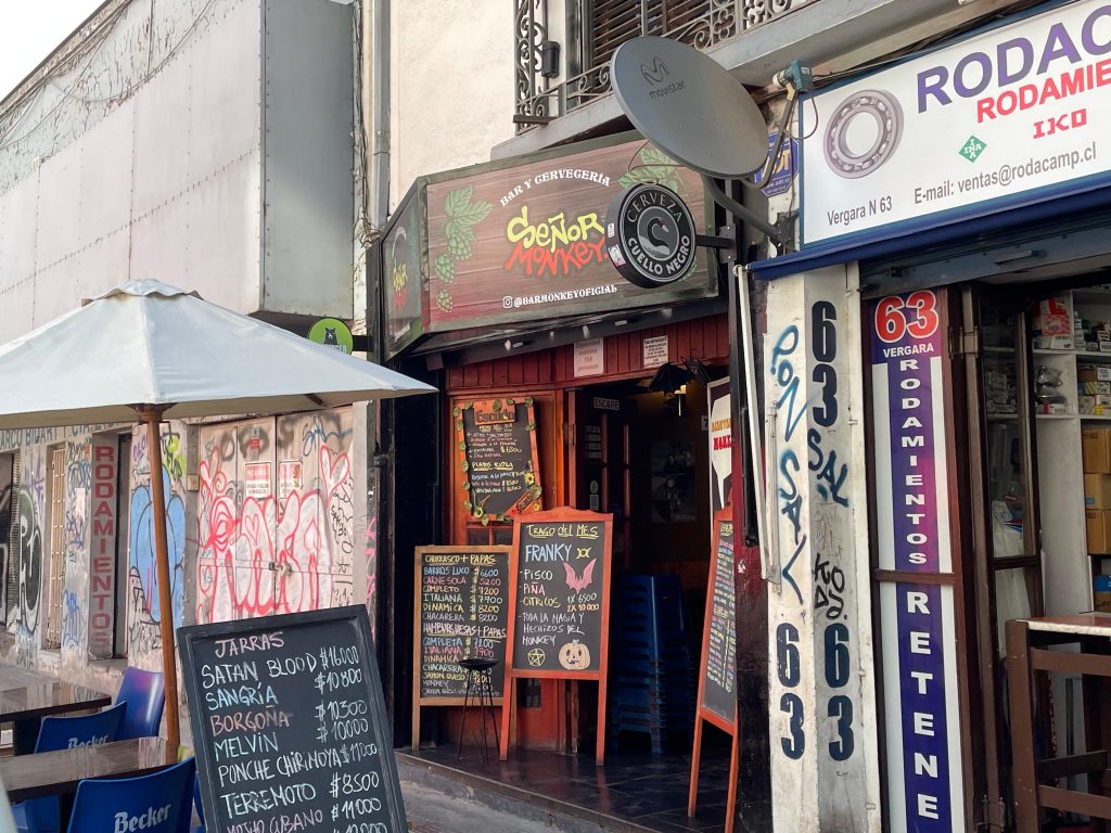 Frontis Bar Tio Monkeys.
