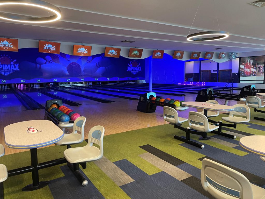 Bowling Japimax en barrio Universitario.