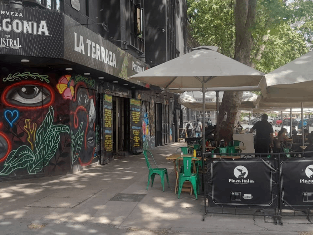Fotografía del local La Terraza. La fuente de soda se encuentra situado en el Barrio Italia y se caracteriza por sus populares churrascos. Imagen propia.