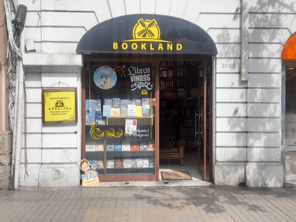 Librería Bookland. Cuenta con una gran variedad de libros y con amplio catálogo. Imagen propia.