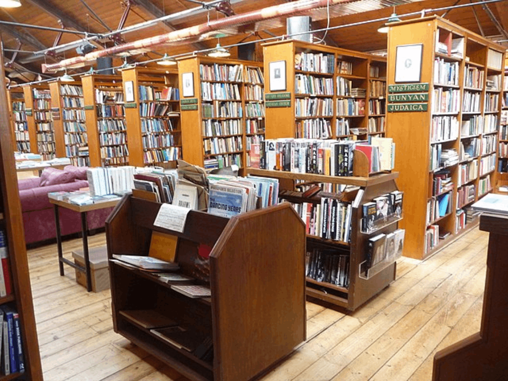 En Chile hay muchas librerías para leer y comprar libros. Libre de derechos y autor Immanuel Giel.