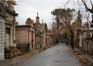 Cementerios de Santiago: Museos al aire libre