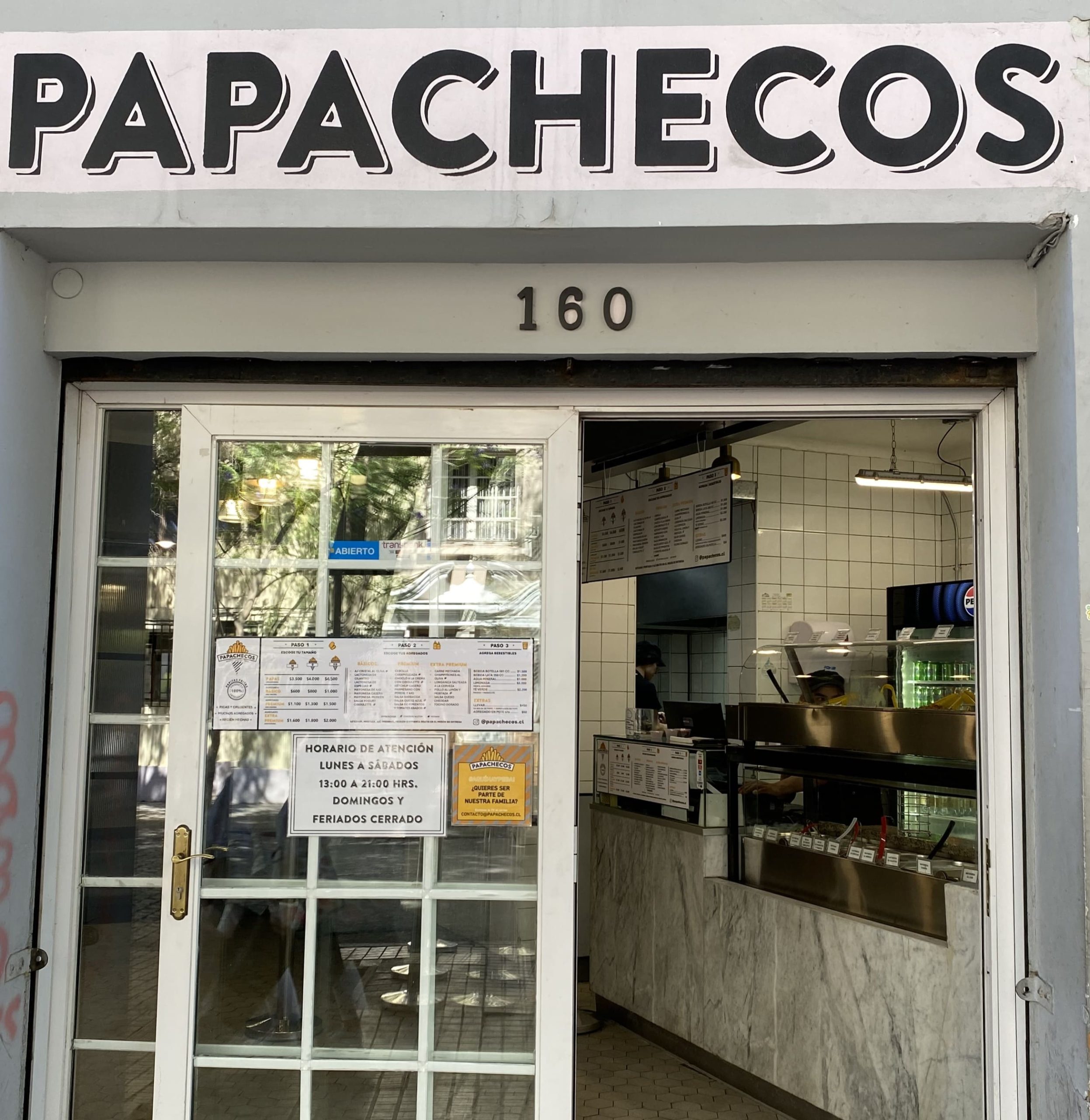 Manuel Díaz, encargado de local de Papachecos: “Yo creo que el éxito se debe a que usemos papas naturales y, además, todos los agregados son caseros”
