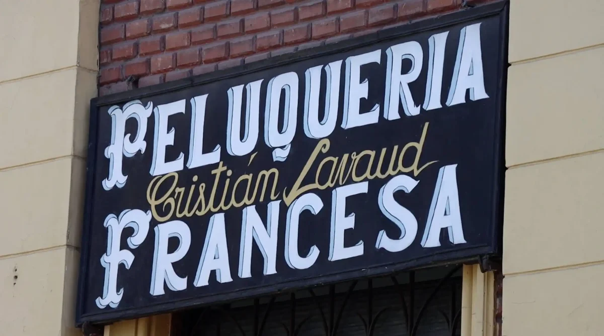Juan Ángel: 11 años dando estilo a la historia de la Peluquería Francesa